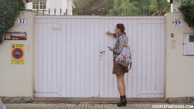 Превью Две подруги ласкают мощный пенис небритого парня мягкими вагинами № 23581