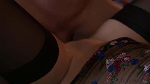 Превью Брюнетка в чулках кончила от интима с женатым соседом № 23593