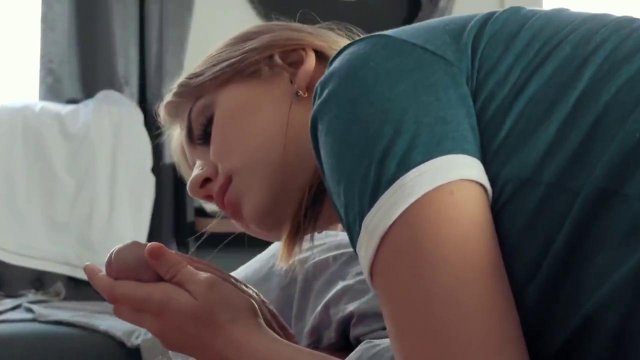 Превью Красотка наслаждается утренним сексом с братом мужа № 23623