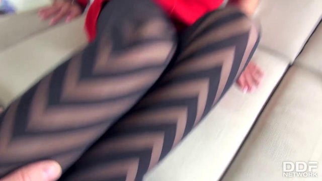 Превью Девка в полосатых колготках горлом шлифует член мужа № 23662