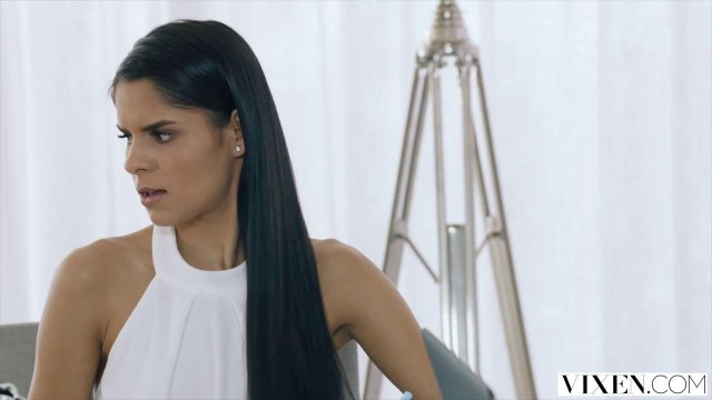 Превью Красавчик грубо пихает толстую дубину внутрь писи подруги № 23702