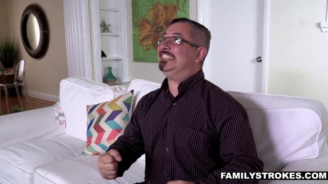 Превью Красотка дает лучшему другу отца и хочет кончи на попку № 23853