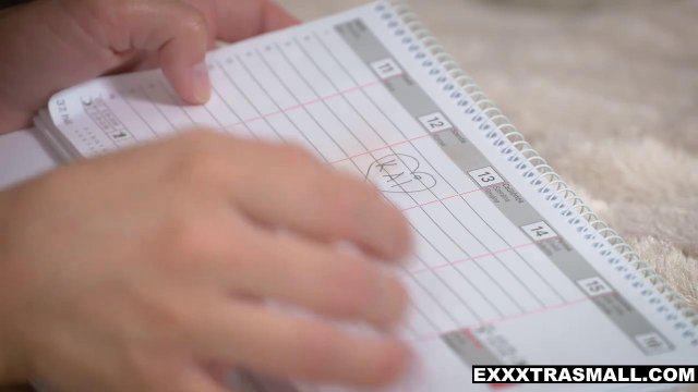 Превью Красавчик на кухонном столе наслаждается молодыми дырками чувихи № 23883