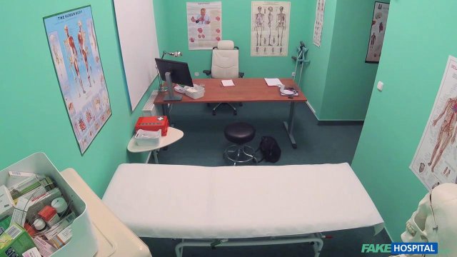 Превью Врач поставил раком пациентку и долго ебал в узкую пилотку № 23919