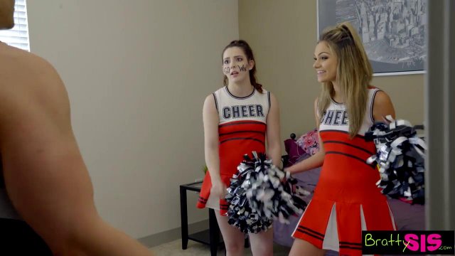 Превью Чирлидерша захотела раком потрахаться с футболистом № 23973