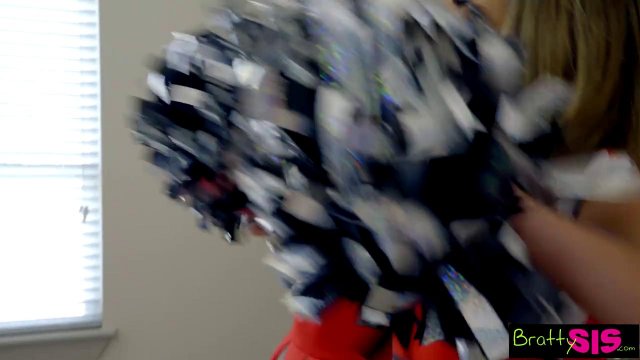 Превью Чирлидерша захотела раком потрахаться с футболистом № 23973