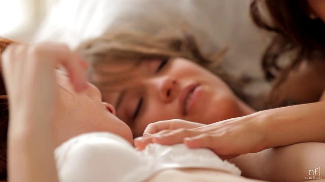 Превью Три красивые девушки любят вылизывать теплые писечки № 23991