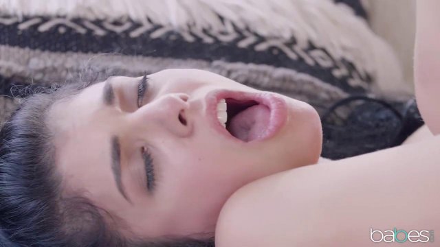 Превью Муж проснулся и сделал куннилингус любимой супруге № 23997