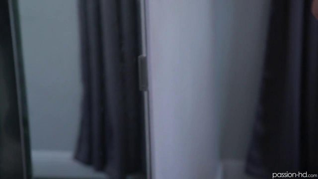 Превью Ботан в очках хочет отодрать молодую девку во всех позах № 35011