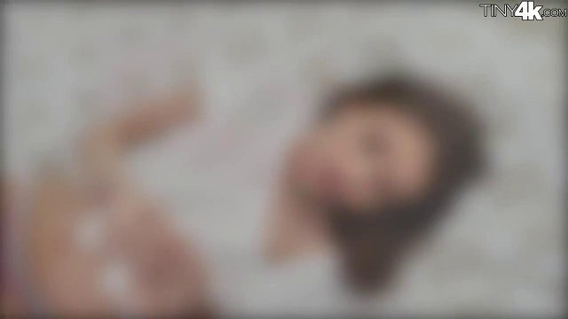 Превью Худая на кровати снимается в любительской порнушке с чуваком № 35037