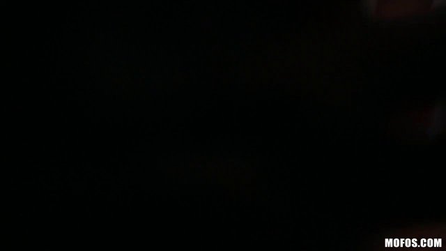 Превью Футболист растянул две молодые пизденки фанаток в отеле № 35133