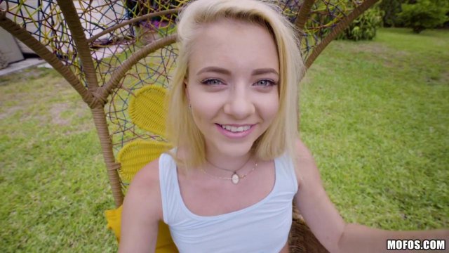 Превью Красотка на даче показала бритую щелку хуястому соседу № 35166