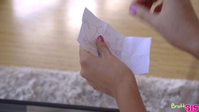 Превью Парень в костюме зайка трахает двух симпатичных девок в пизды № 35216