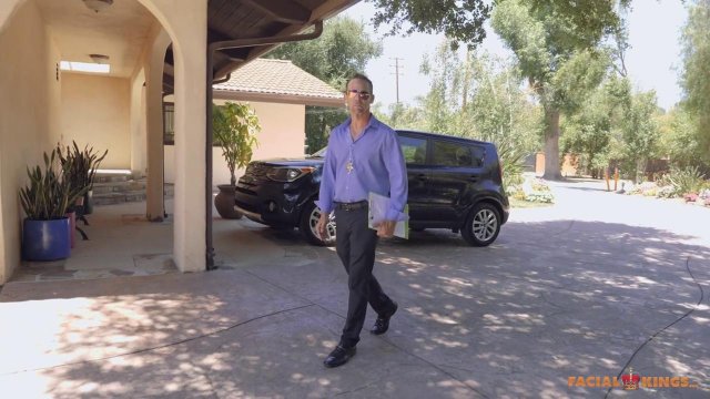 Превью Мужик навалился на жену и снял любительское порево в спальне № 35231