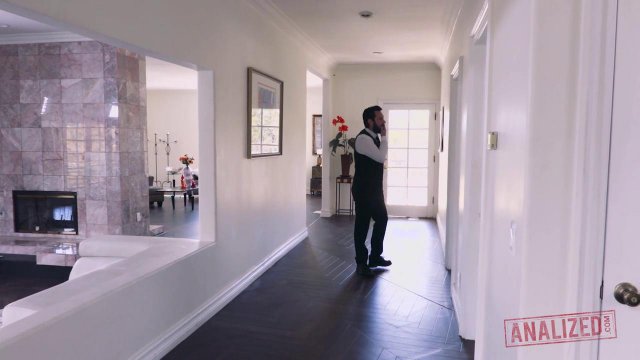 Превью Японка отсасывает мужику член и лижет его ноги № 35258