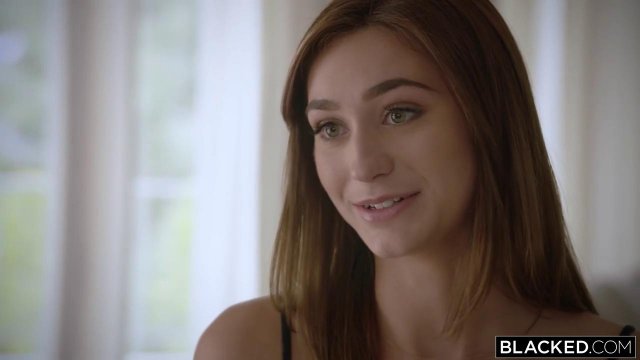 Превью Черный фаллос аккуратно входит в белое молодое влагалище № 35263