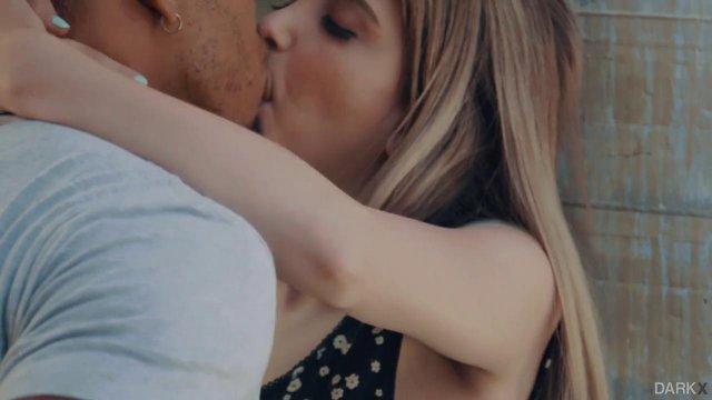 Превью Прыжки на черном длинном члене приносят девушке удовольствие № 35284