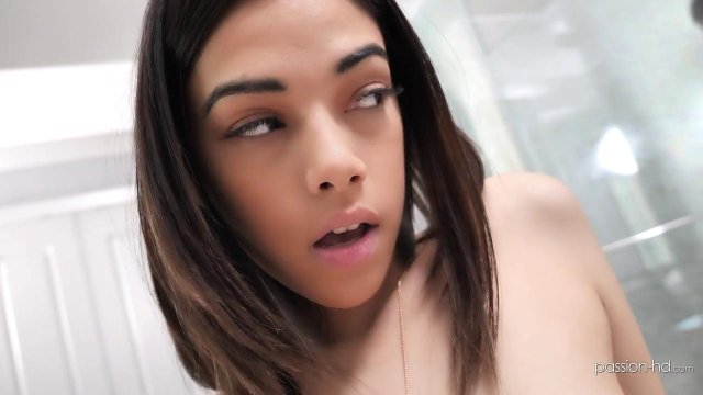 Превью Девица встала раком перед качком и дала в нежное влагалище № 35301