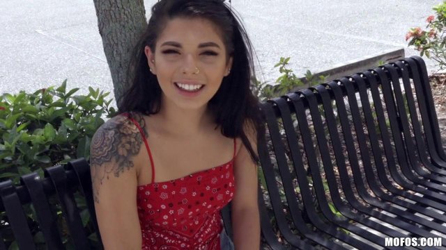 Превью Девушка обожает прыгать лохматой писей по члену соседа № 35341