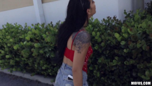 Превью Девушка обожает прыгать лохматой писей по члену соседа № 35341