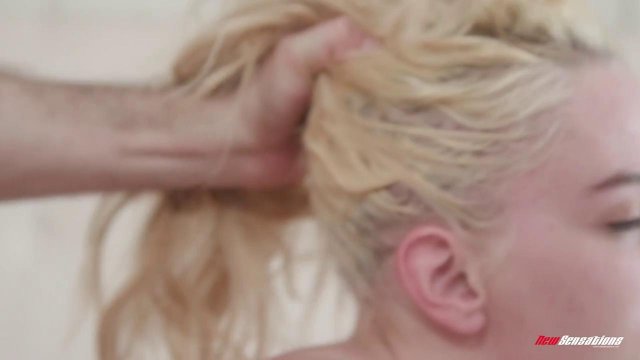 Превью Красотка кричит от наслаждения в спальне и сквиртит на хую № 35352