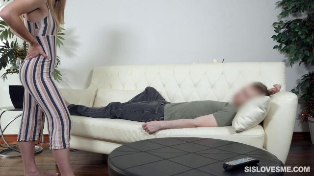 Превью Фитоняша отсосала личному тренеру белый красивый хер № 35386