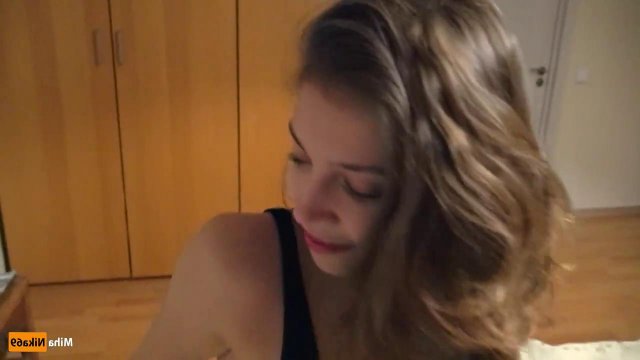 Превью Девица в черном купальнике отсасывает сочный член друга № 35404