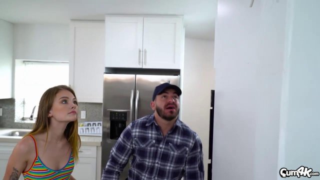 Превью Волосатая щель готова к утреннему сексу с пожарным № 35419