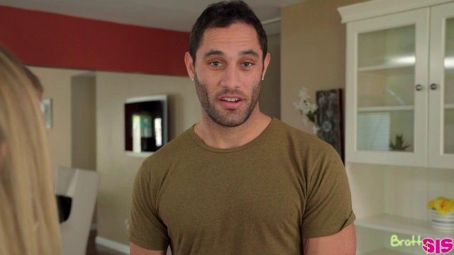 Превью Блондинка на зеленом диване трахнулась в щель с копом № 35429