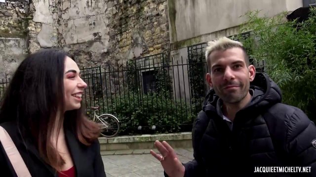 Превью Мужчина в белой рубашке в отеле выебал доступную шалаву № 35435