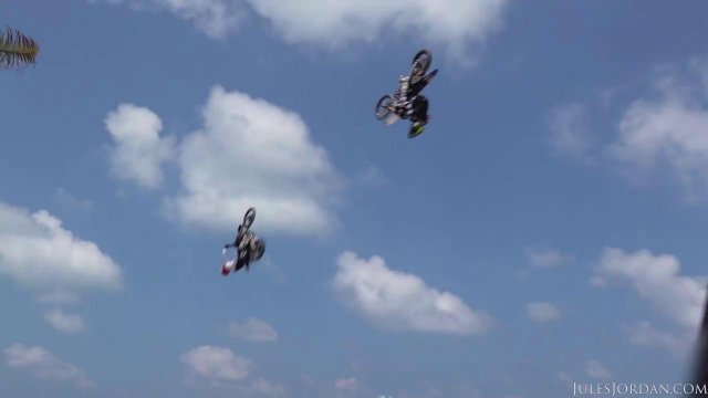 Превью Жопастая татуированная девка получает в анал толстый член любовника № 35458