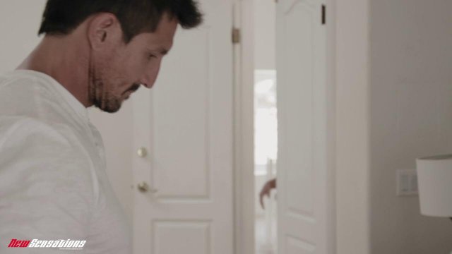 Превью Зрелый женатик сходил налево с молодой аппетитной соседкой № 35461