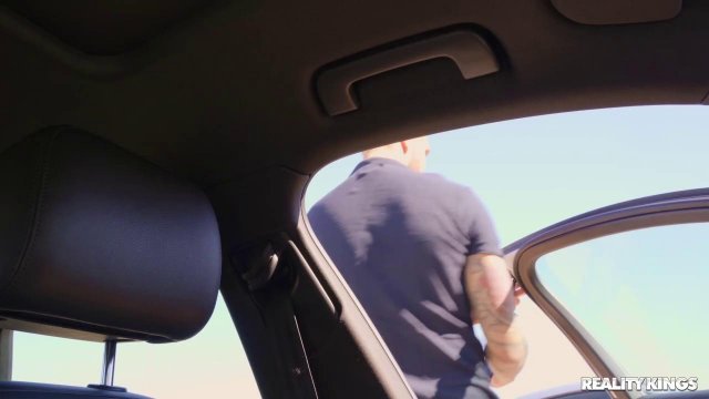 Превью Бородач зашел к одинокой соседке на крутой вагинальный секс № 35465