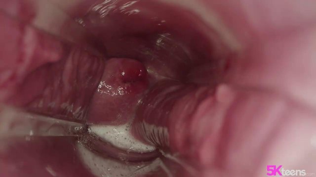 Превью Студентка в гольфах на кровати получает огромный волосатый член в писю № 35470