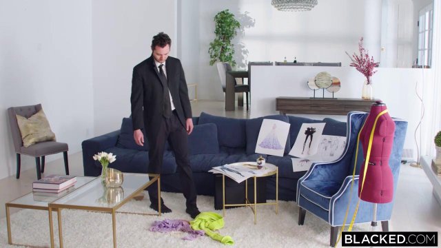 Превью Бородатый негр растянул задний проход чужой жены № 35508