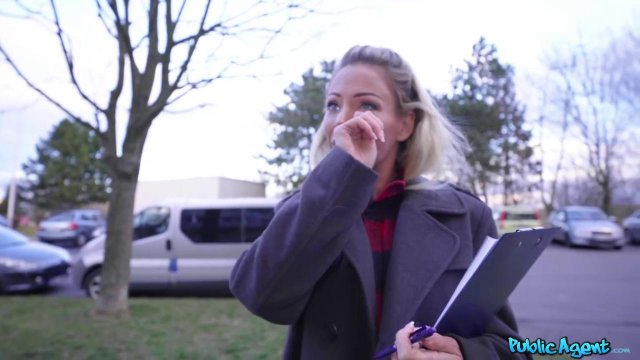 Превью Пикапер на улице выдал в ротик и вагину толстый член незнакомке № 35528