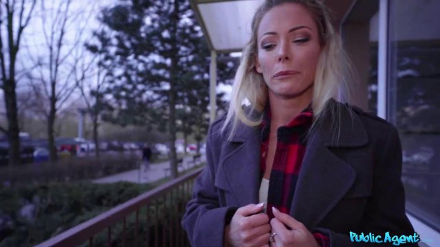 Превью Пикапер на улице выдал в ротик и вагину толстый член незнакомке № 35528