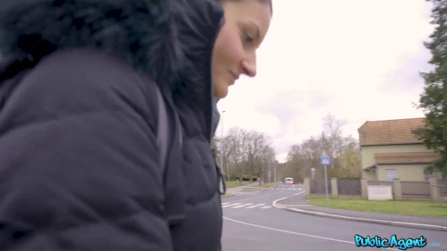 Превью Секс за деньги с худой русской девушкой в темном подъезде № 35541