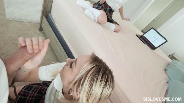 Превью Горячий член парня довел двух девушек до оргазма в ЖМЖ порно № 35560