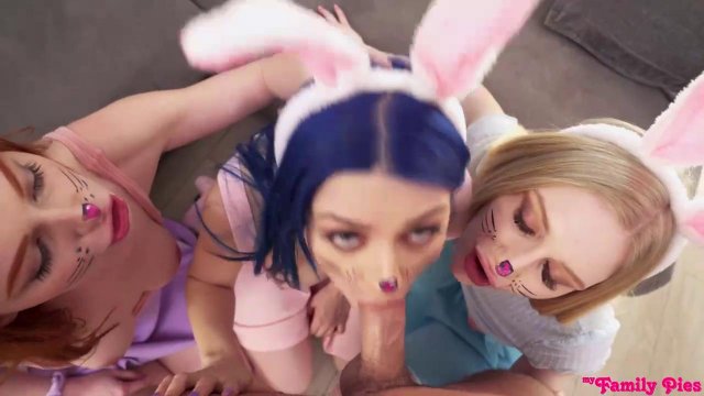 Превью Групповой секс со страстными лесбиянками на большом диване № 35565