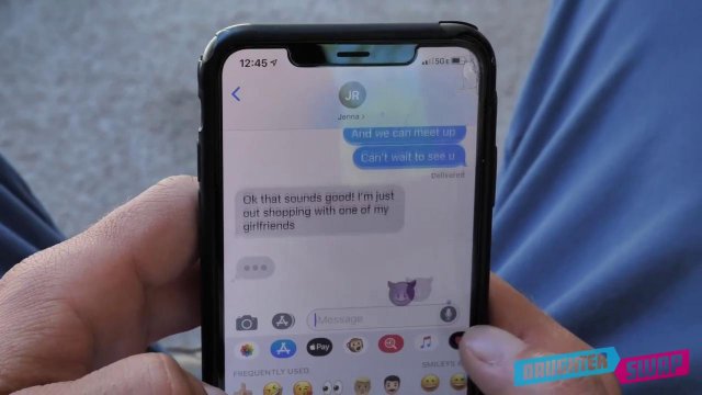 Превью Групповой трах с милашками устроили грабители на диване № 35574