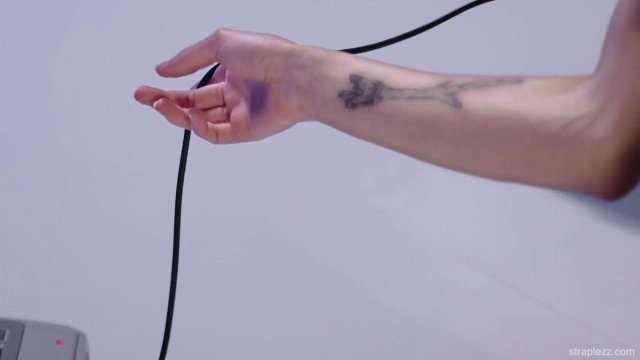 Превью Лесбиянки в колготках ебутся со страпоном и стонут от кайфа № 35622