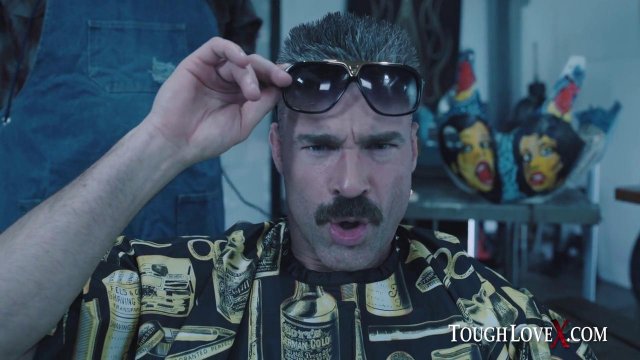 Превью Стройная брюнетка встала раком и трахнулась с брутальным мачо № 35635