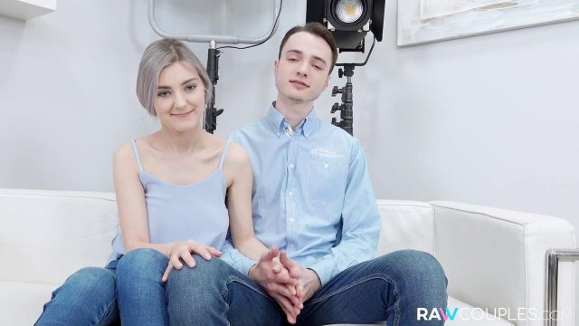 Превью Секс молодой пары на мягком ковре во время порно кастинга № 35642