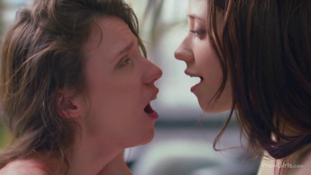 Превью Лесбиянки мастурбируют игрушками и ебутся раком с парнем в ЖМЖ № 35643