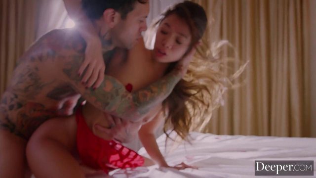 Превью Парень лижет письку азиатки и трахает ее раком большим членом № 35652