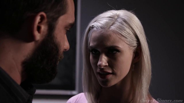 Превью Преподаватель делает куни своей студентке и ебет ее столе № 35666