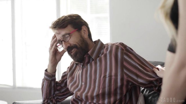 Превью Вылизала анус зрелому мужику чтобы возбудить его перед трахом № 35682