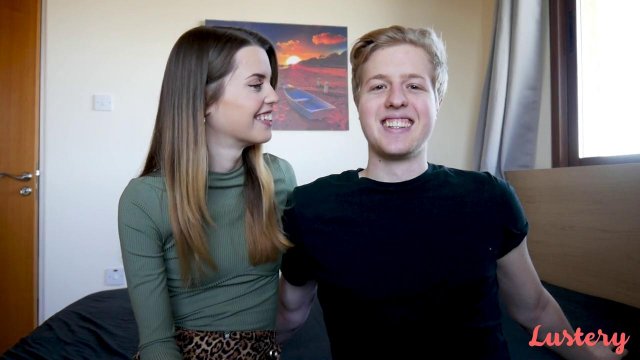 Превью Секс раком молодой пары перед камерой на большой кровати № 35688