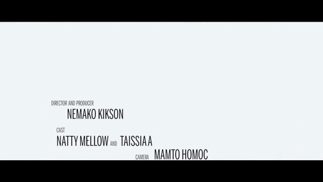 Превью Страстные брюнетки устроили жаркий лесбийский секс на диване № 35728